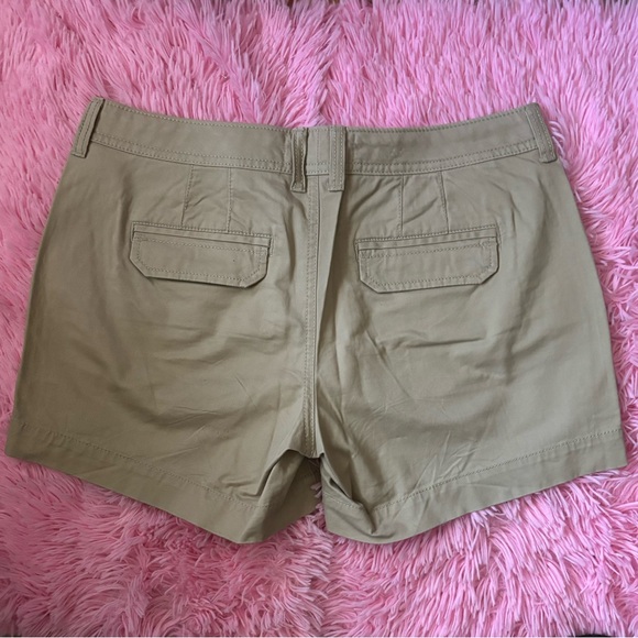 Old Navy sz 4 Regular khaki shorts with front and back pockets - Picture 5 of 8